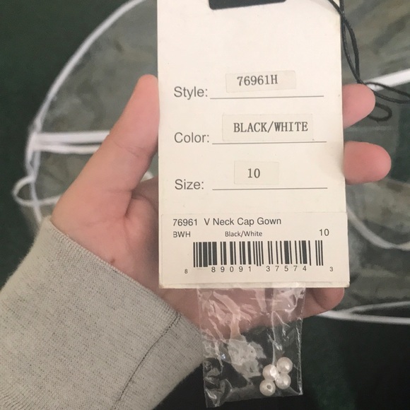 GORGEOUS Black White plunge ballgown prom dress - Picture 8 of 8